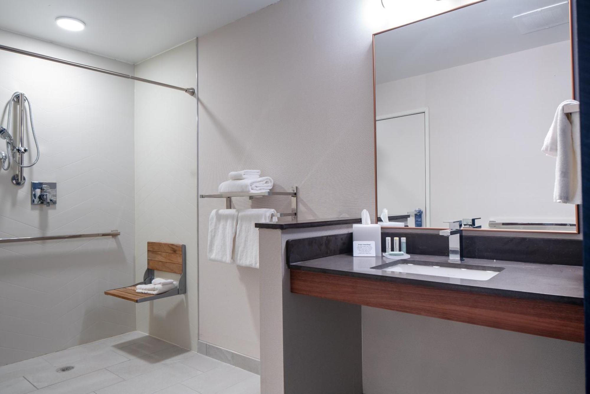 Fairfield By Marriott & Ashtabula Austinburg