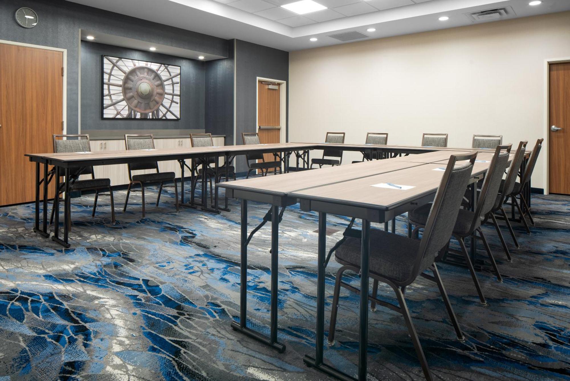 Fairfield By Marriott & Ashtabula Hotel 2*